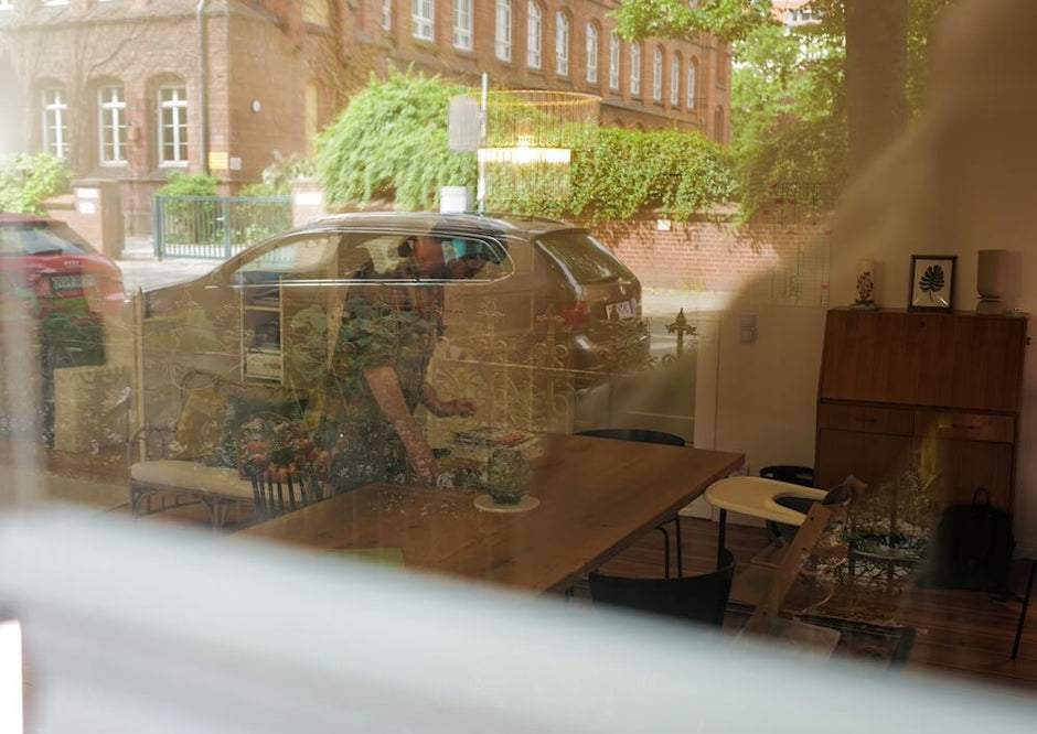 „Familientisch, Homeoffice & Nachhaltigkeit: 
Zu Besuch bei Gregor in Berlin Chalottenburg“