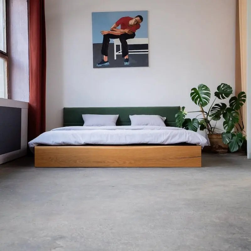 Eichenbett "Stehend" mit Bohlentextilkopfteil - Image #1