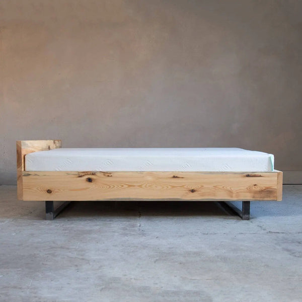 Industrial Design Bett von der Seite