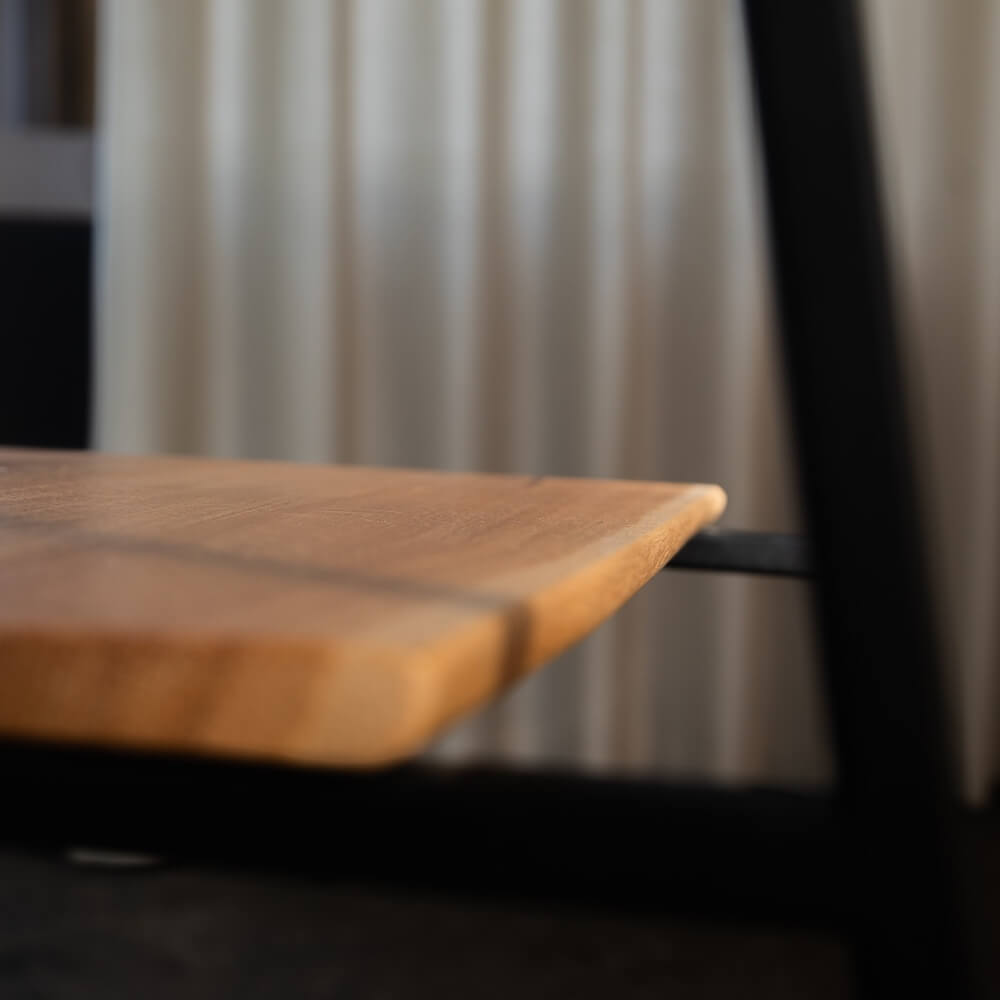Detail Sitzfläche aus massiver Eiche mit abgerundeter Kante, nachhaltige Möbel von woodboom