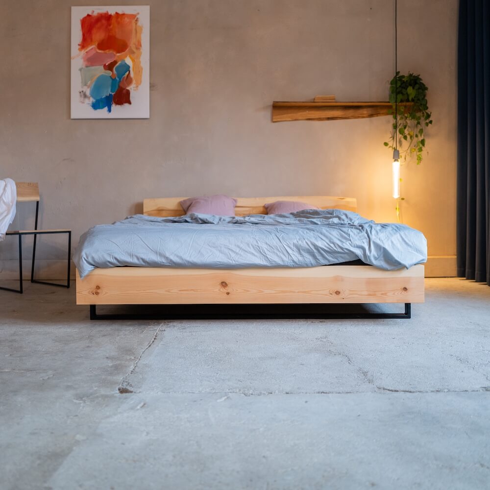 Massivholzbett LERA Schwebebett mit Metallkufen aus 30mm Kiefer