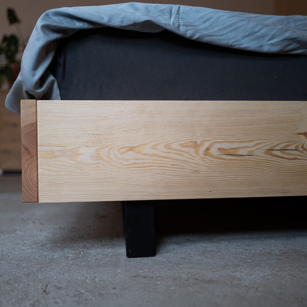Massivholzbett