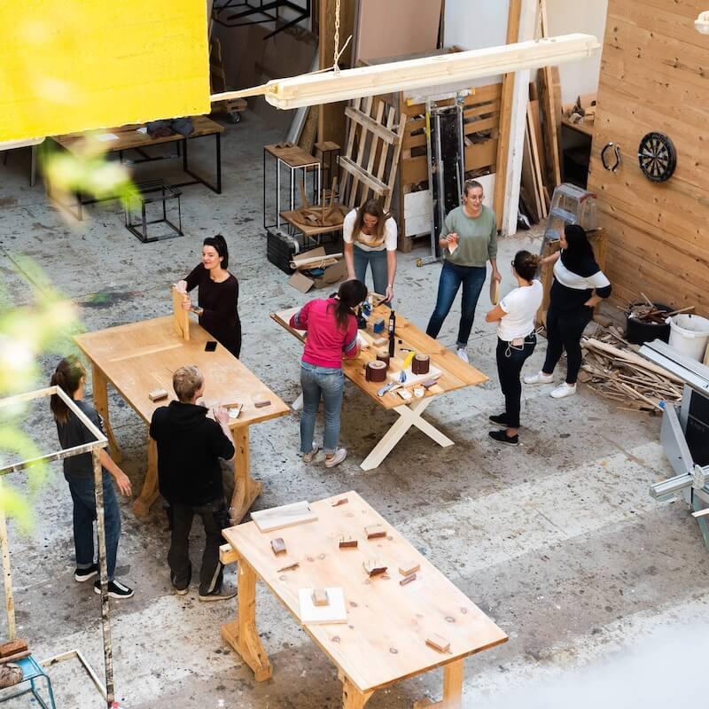 Woodboom Schneidebrett-Workshop – kreative Handwerkskunst, nachhaltige Möbel & gemeinschaftliches Arbeiten.