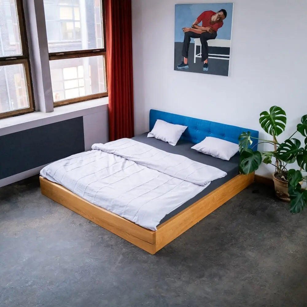 Eichenbett "Stehend" mit Designtextilkopfteil - Image #3