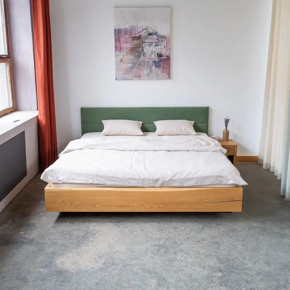 Bett "Kufen" aus Eiche mit Bohlentextilkopfteil - Image #2