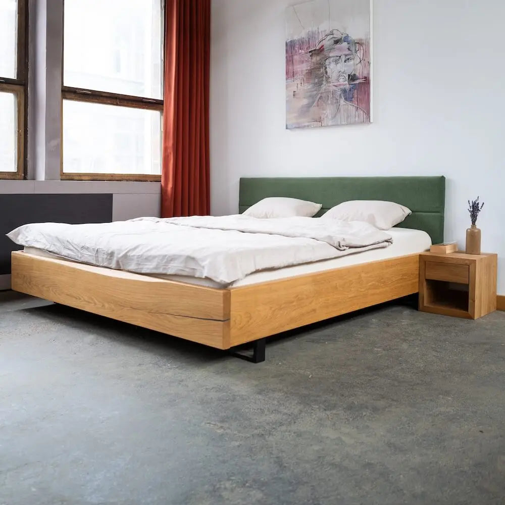 Bett "Kufen" aus Eiche mit Bohlentextilkopfteil - Image #3