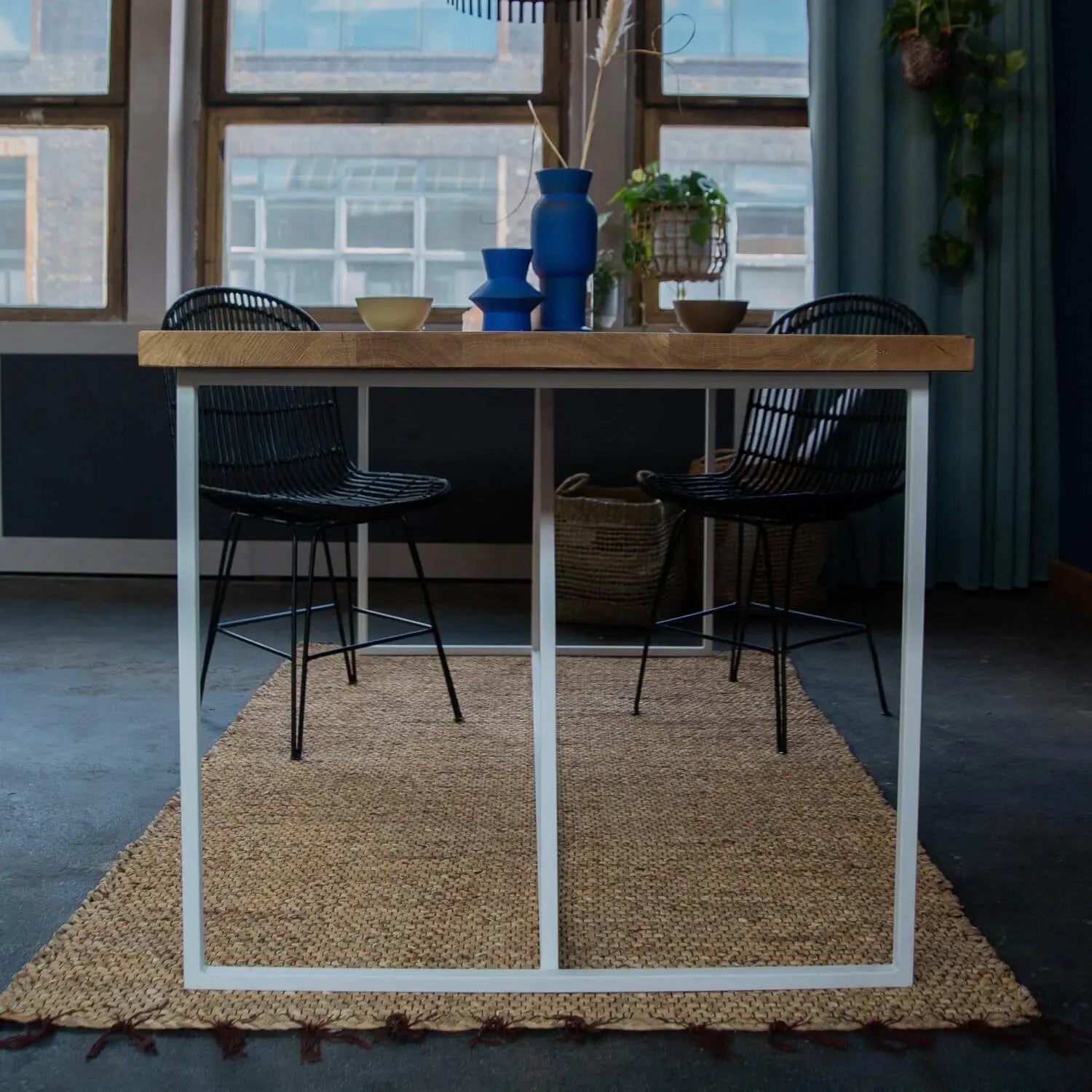 unser Designertisch aus Eichenholz in weiß