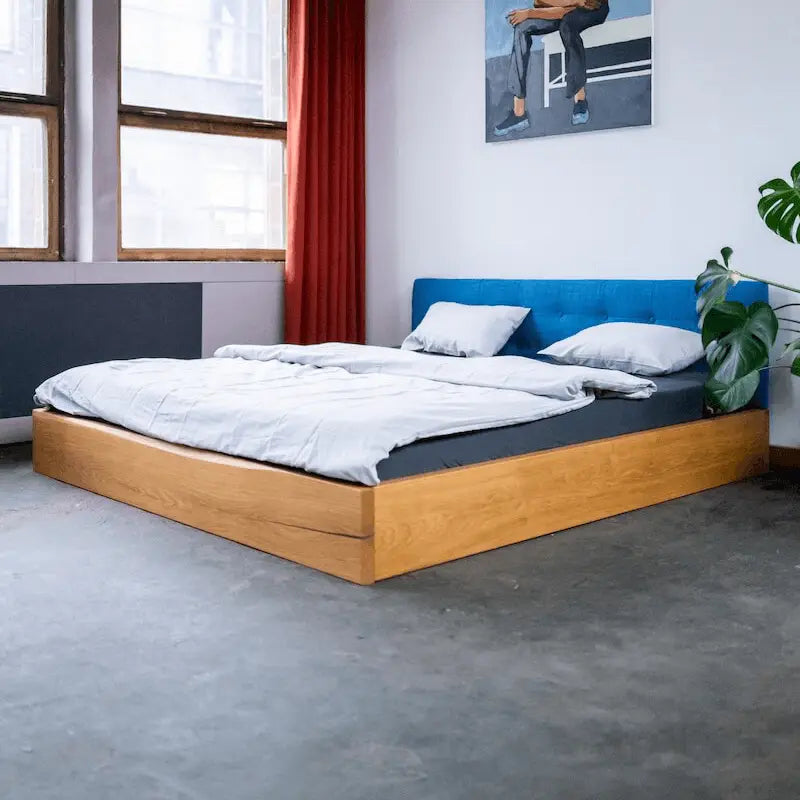 Eichenbett "Stehend" mit Designtextilkopfteil - Image #2